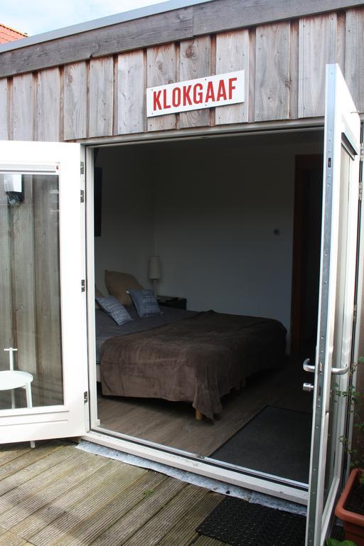 Bed & Breakfast Klokgaaf De Koog  Rum bild