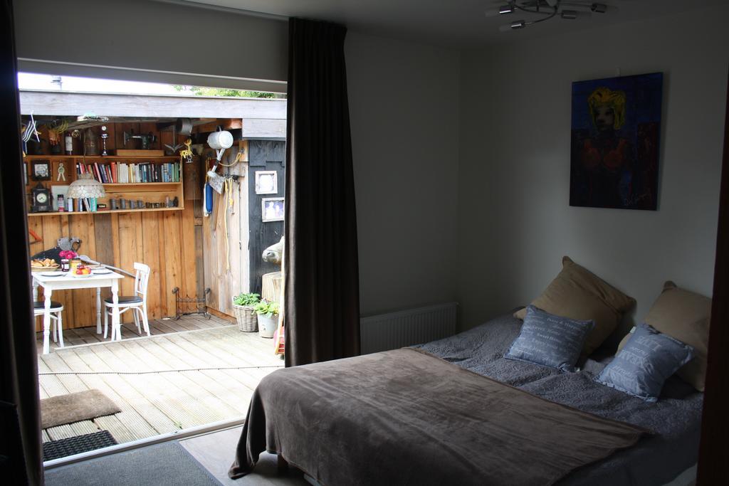 Bed & Breakfast Klokgaaf De Koog  Rum bild